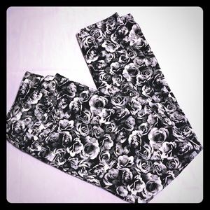 Seven womens size 10 legging rose print jeans